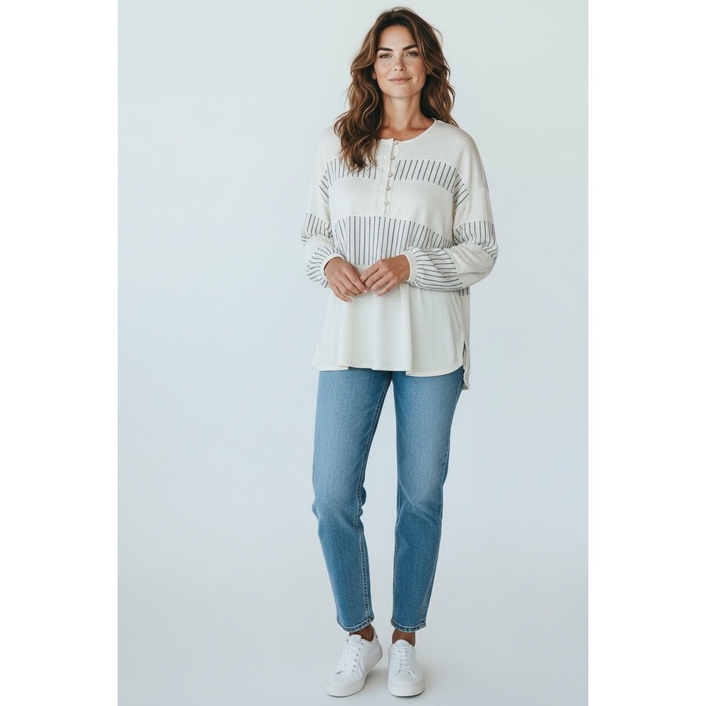 GIMMICKS BY BKE Mixed Media Cream Striped Lace‎ Accents Blouse Top-Linen Blend